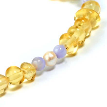 Браслет детский &quot;Мятый шар&quot; из Янтаря с жемчугом и перламутром купить