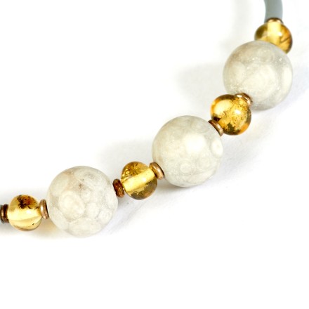 Браслет &quot;Пробуждение&quot; из Янтаря и шпинели на струне купить